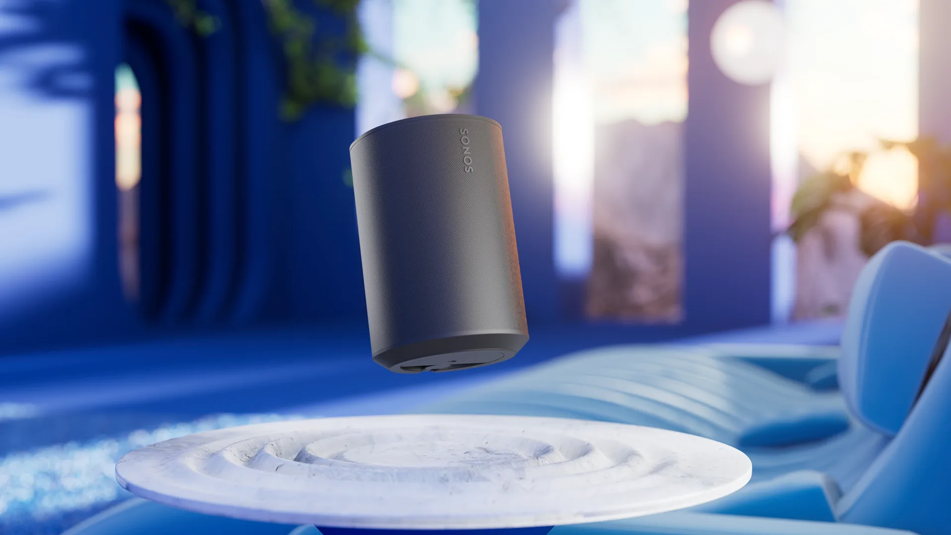 3D-Rendering eines Sonos-Era-Lautsprechers in einer blau gehaltenen Architekturszene mit Wasserfläche