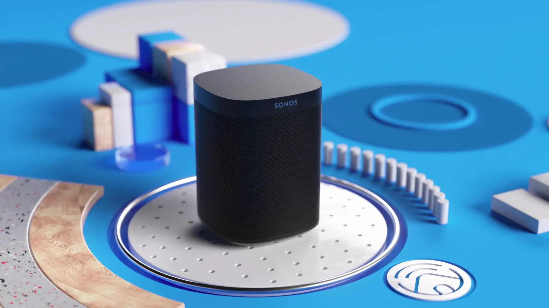 Sonos One auf einem weißen Podest in einer blauen Studioszene mit Domino-Reihe
